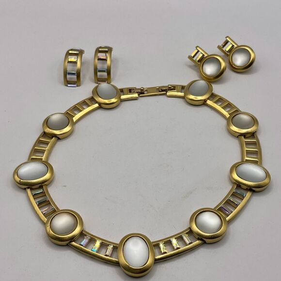 VTG Monet Runway iridescent frosted glass Necklace and two pairs of earrings. - Picture 1 of 7